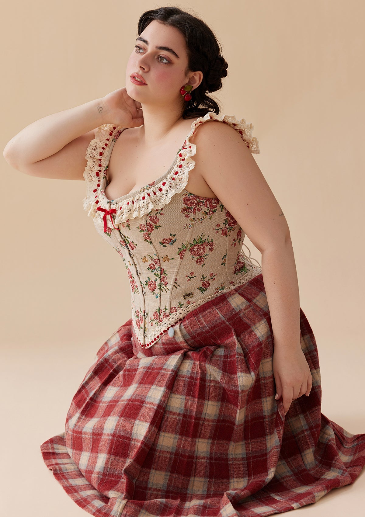 Curve & Plus Rosey Christmas Cottage Skirt
