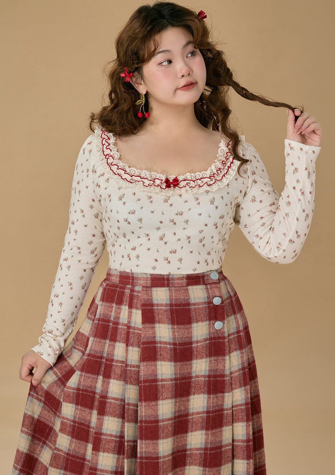 Curve &amp; Plus Strawberry Fabric House Knit Bottom Shirt