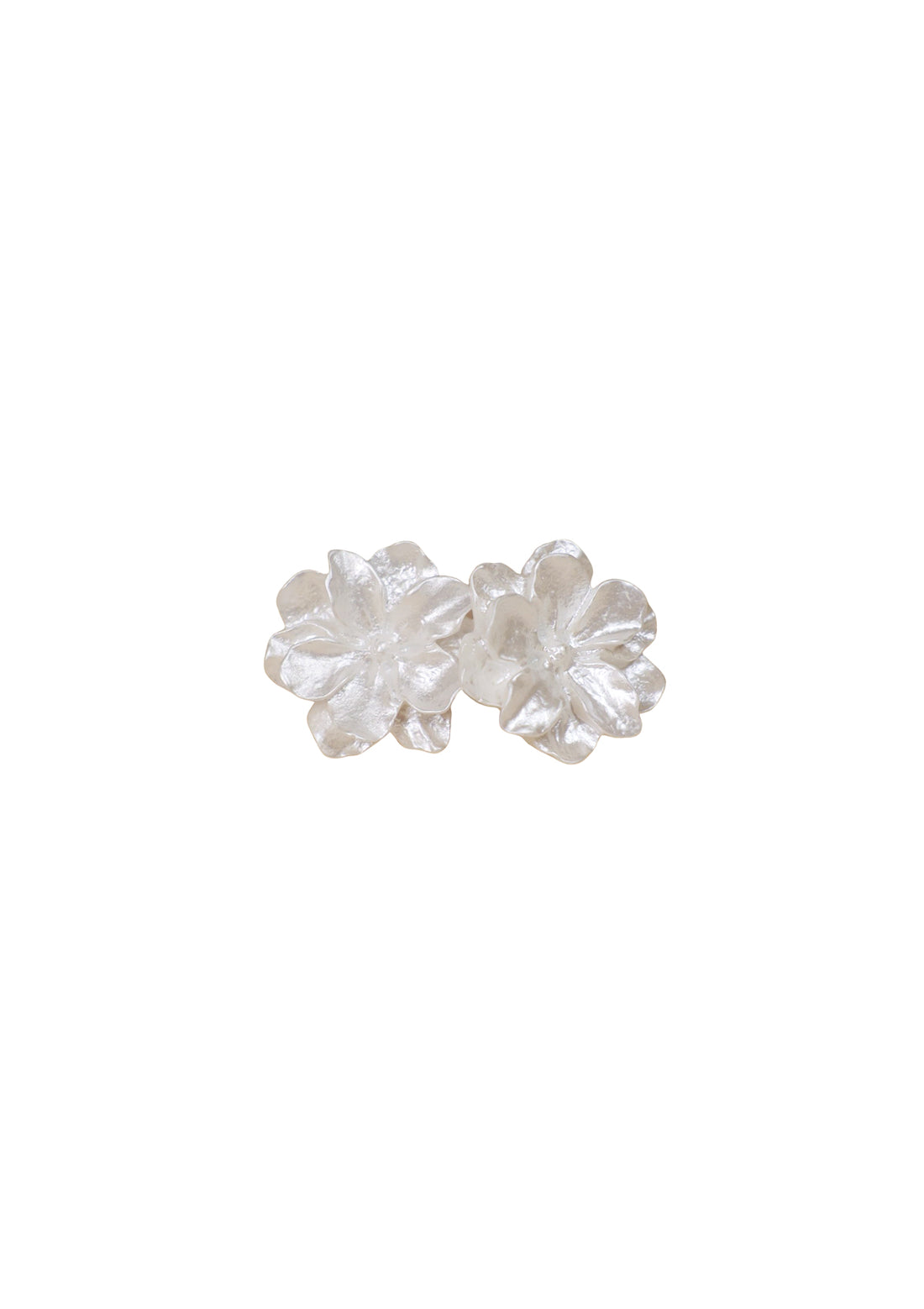Pure white double-layer petal earrings（exclusive event）